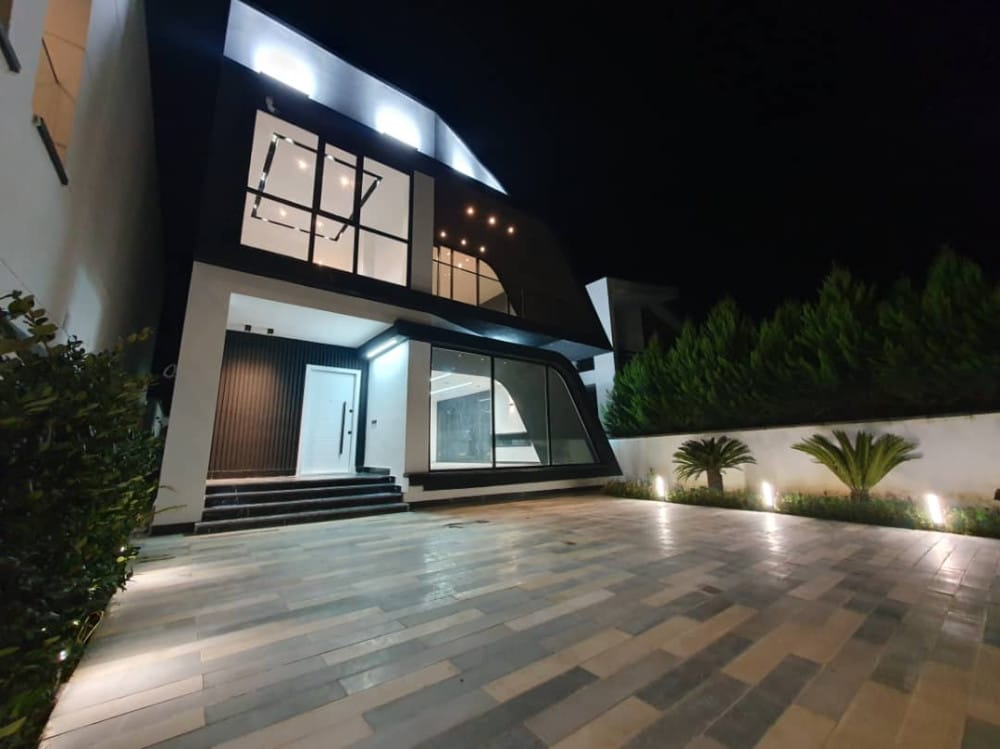 ویلای مدرن لوکس تریبلکس ۳۰۳ متر زمین چلک