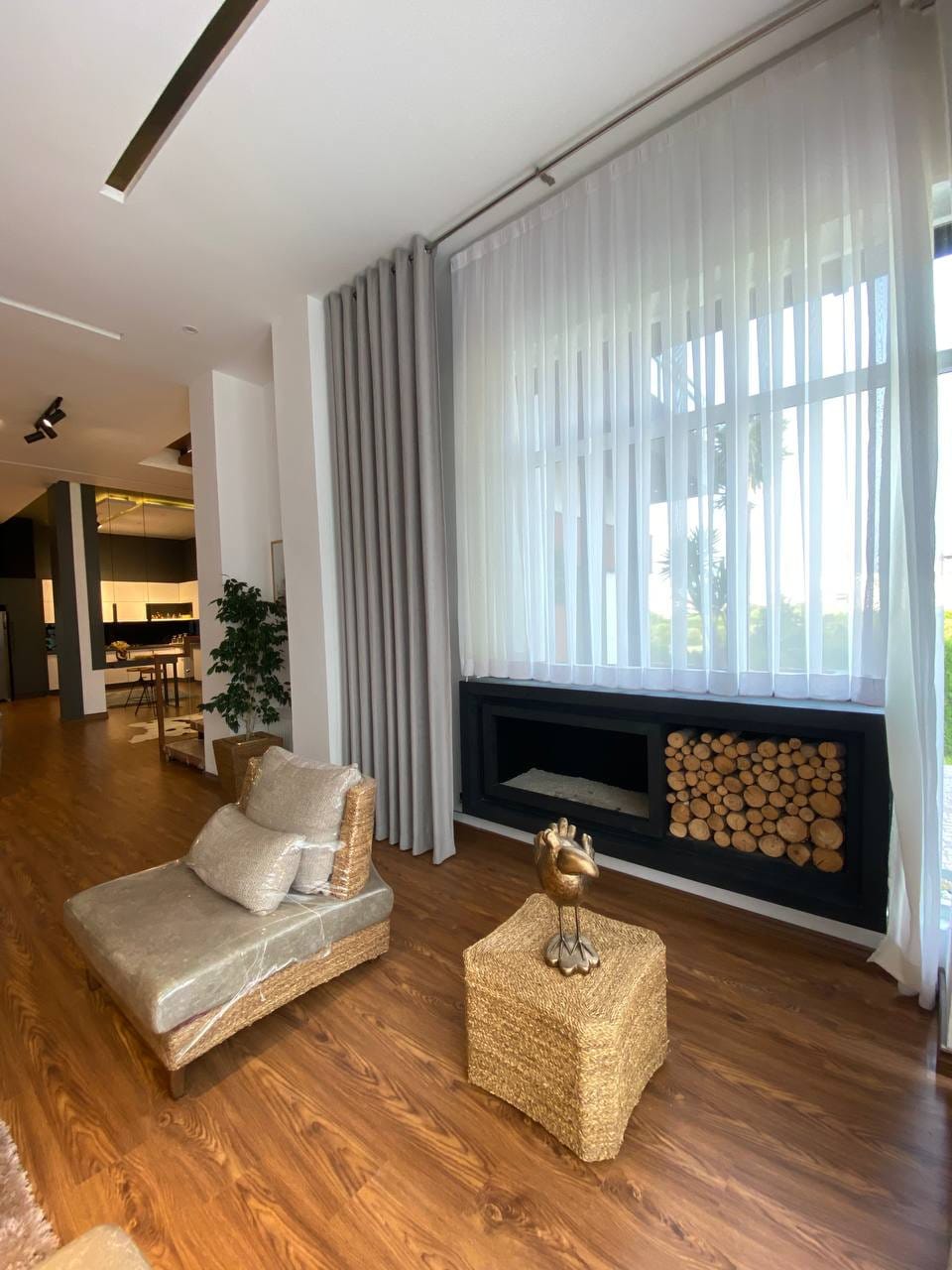 فروش ویلای شهرکی مدرن۱۲۰۰متریدرمنطقه ی زیبای ونوش