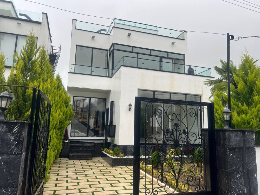 فروش ویلای مدرن جنگلی سی سنگان