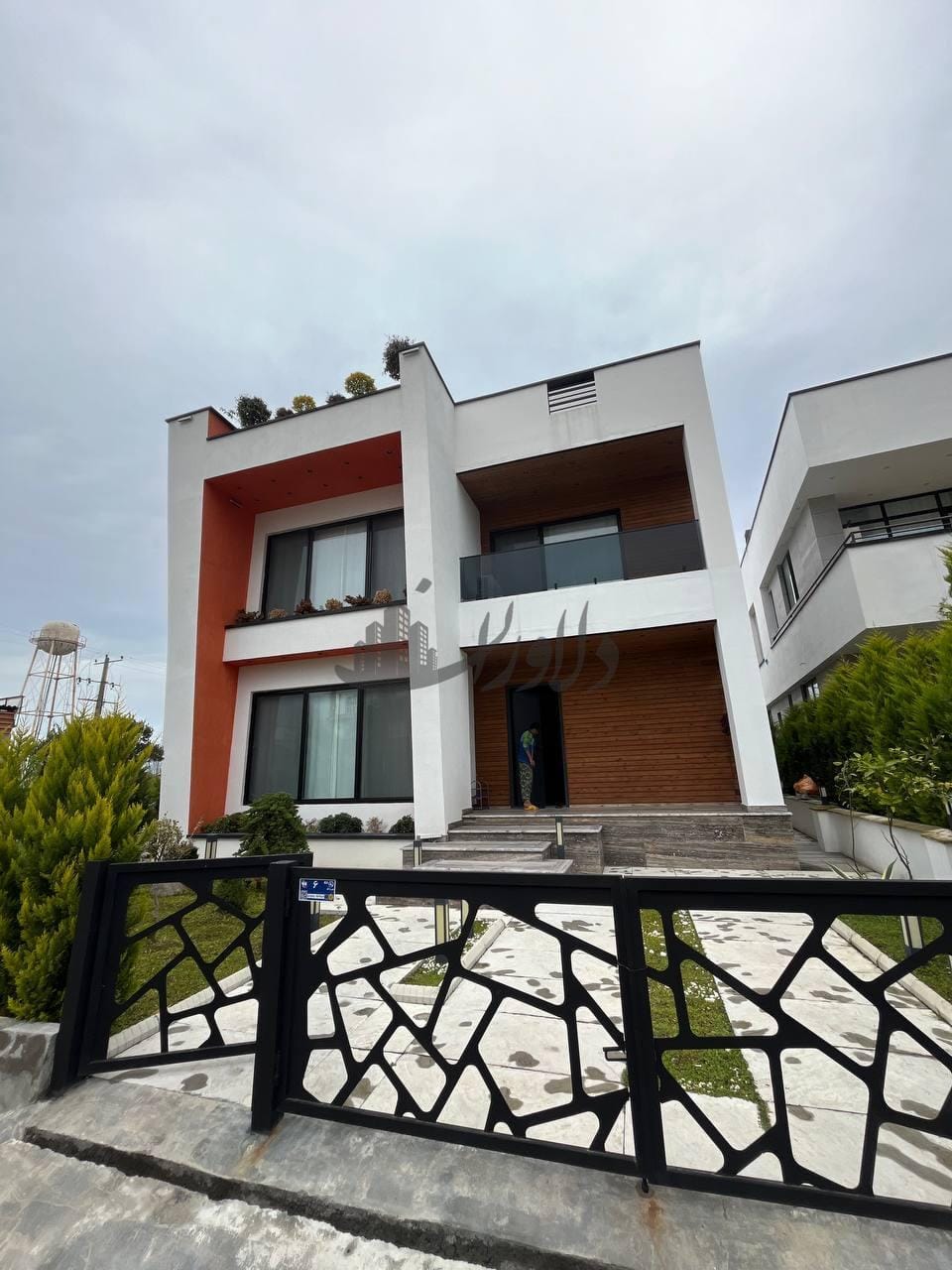 فروش ویلا شهرکی دوبلکس استخردار نوساز ۳۵۰متری