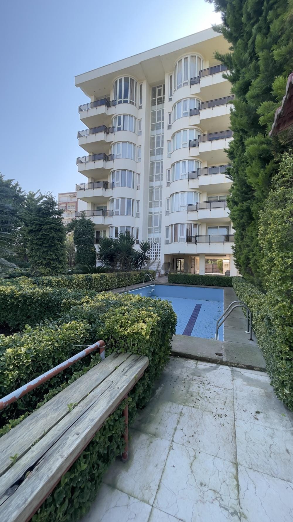 فروش آپارتمان شهرکی پلاک اول دریا ۱۴۰متری در محمودآباد