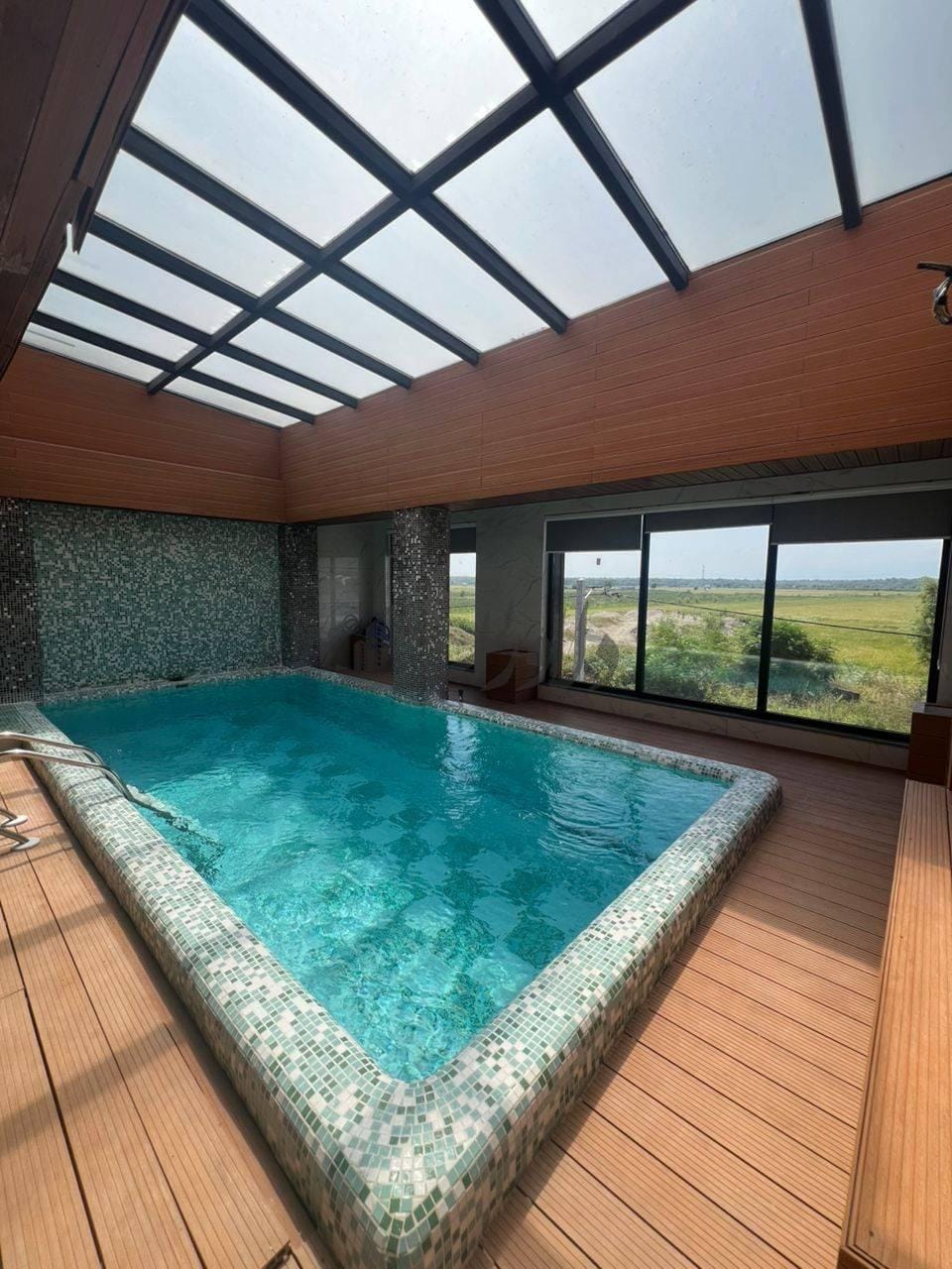 🏡 ویلای لوکس استخردار در ایزدشهر 🏡 ویلای لوکس استخردار در ایزدشهر