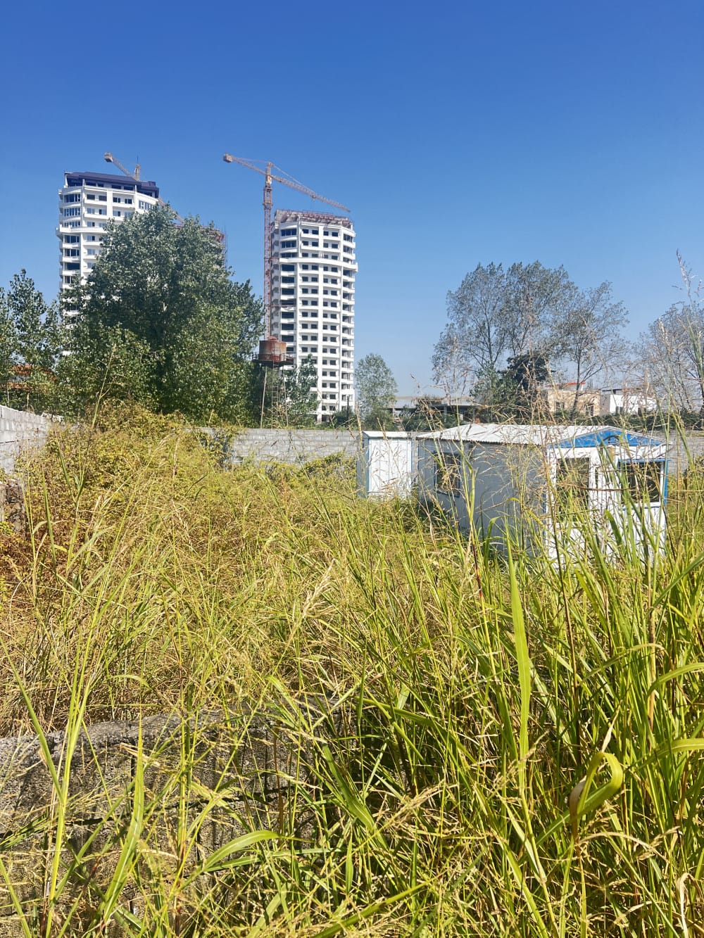 زمین با کاربری مسکونی واقه در گلستان های ایزدشهر زمین با کاربری مسکونی واقه در گلستان های ایزدشهر