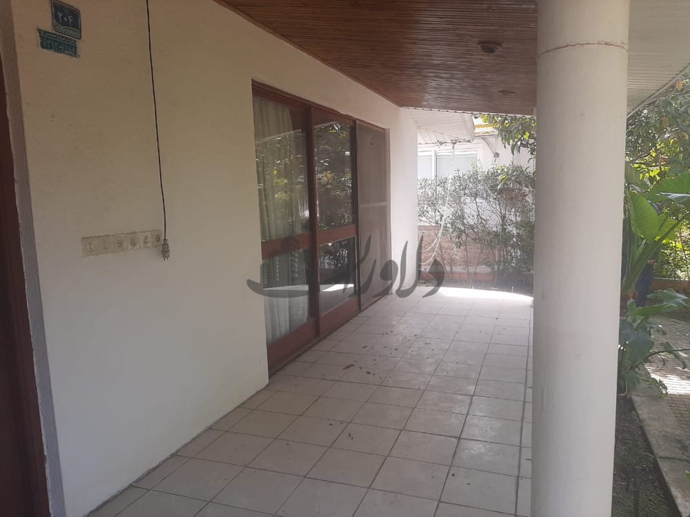 فروش ویلای شهرکی ساحلی با بنای قدیمی فروش ویلای شهرکی ساحلی با بنای قدیمی