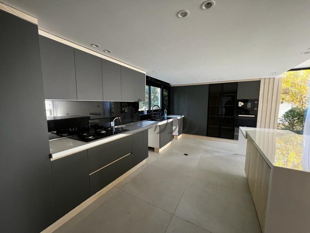 ویلای دریا کنار شهرکی 408 متری نوساز استخردار ویلای دریا کنار شهرکی 408 متری نوساز استخردار