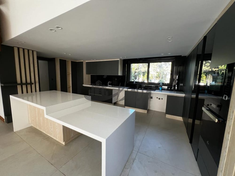 ویلای دریا کنار شهرکی 408 متری نوساز استخردار ویلای دریا کنار شهرکی 408 متری نوساز استخردار